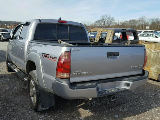 3TMJU4GN5FM180812 - 2015 TOYOTA TACOMA DOU SILVER photo 3