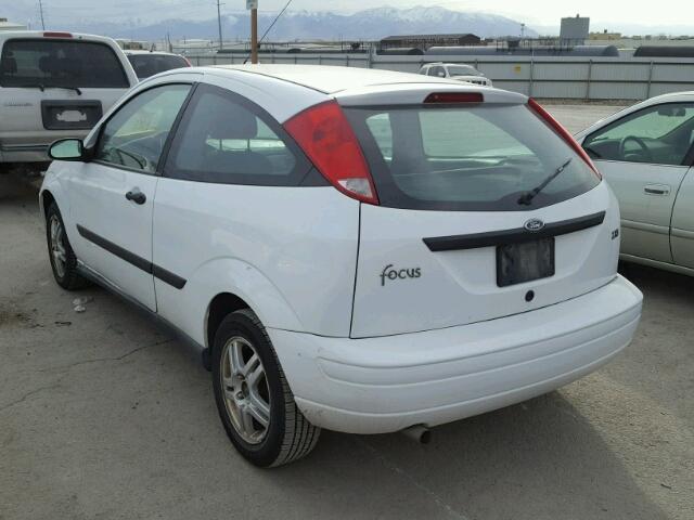 3FAFP31372R228764 - 2002 FORD FOCUS ZX3 WHITE photo 3