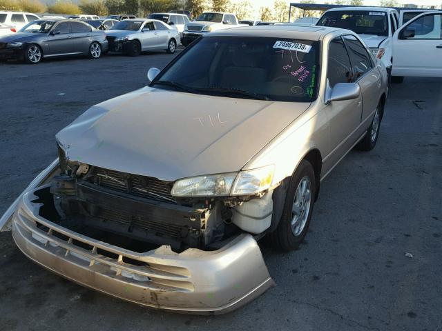 JT2BF28K6X0163439 - 1999 TOYOTA CAMRY LE GOLD photo 2