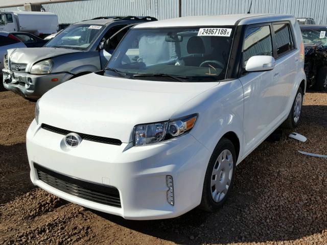 JTLZE4FE6EJ066500 - 2014 TOYOTA SCION XB WHITE photo 2