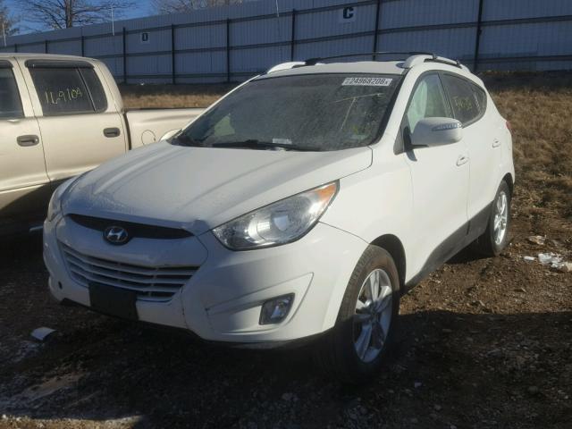 KM8JU3AC9DU651091 - 2013 HYUNDAI TUCSON GLS WHITE photo 2