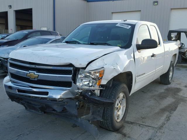 1GCRKSE39BZ466296 - 2011 CHEVROLET SILVERADO WHITE photo 2