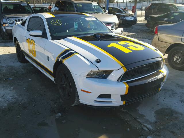 1ZVBP8AM6D5260431 - 2013 FORD MUSTANG WHITE photo 1