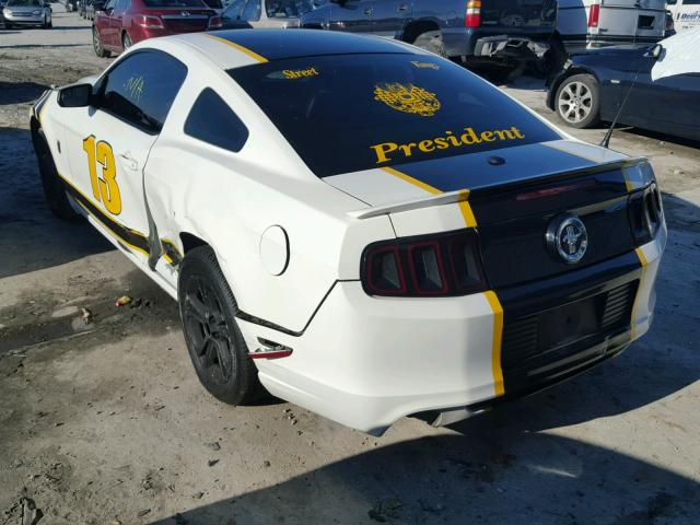 1ZVBP8AM6D5260431 - 2013 FORD MUSTANG WHITE photo 3