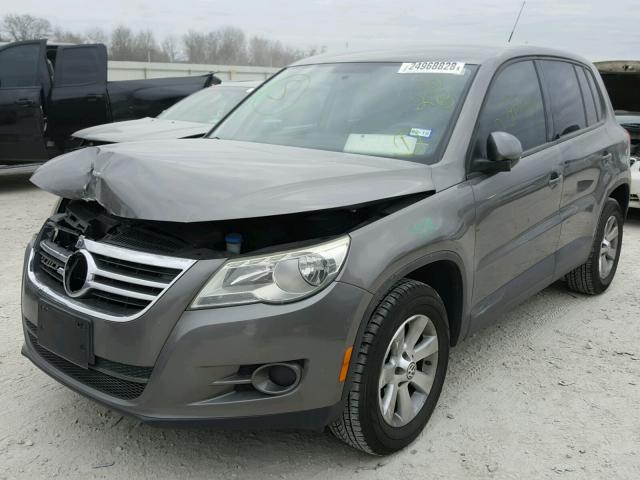 WVGAV7AX9AW001278 - 2010 VOLKSWAGEN TIGUAN S GRAY photo 2