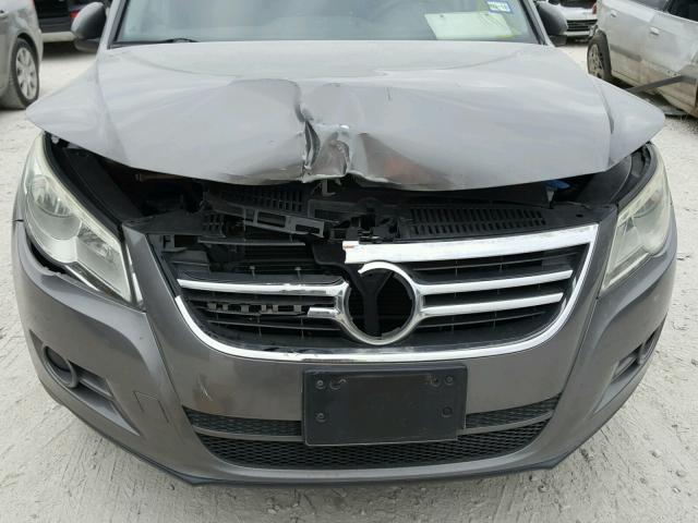 WVGAV7AX9AW001278 - 2010 VOLKSWAGEN TIGUAN S GRAY photo 9