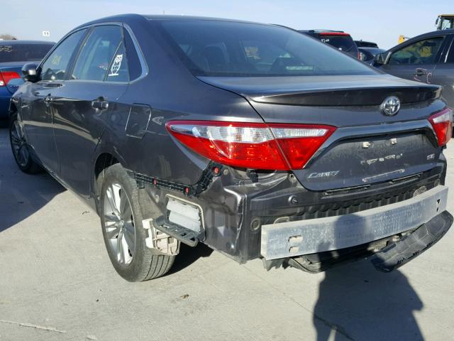 4T1BF1FK6GU194229 - 2016 TOYOTA CAMRY LE SILVER photo 3