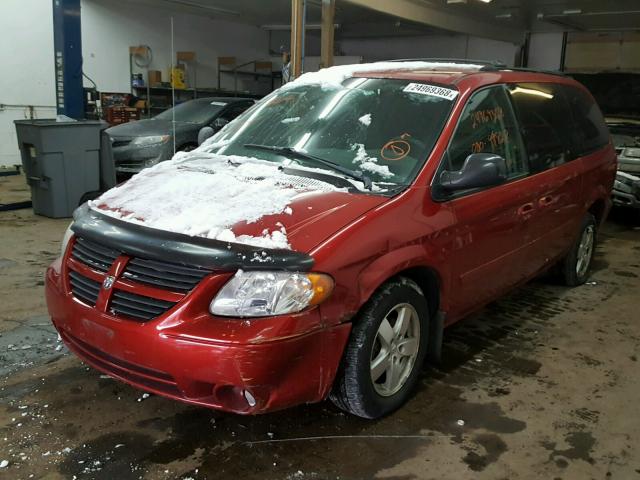 2D4GP44L15R165772 - 2005 DODGE GRAND CARA RED photo 2