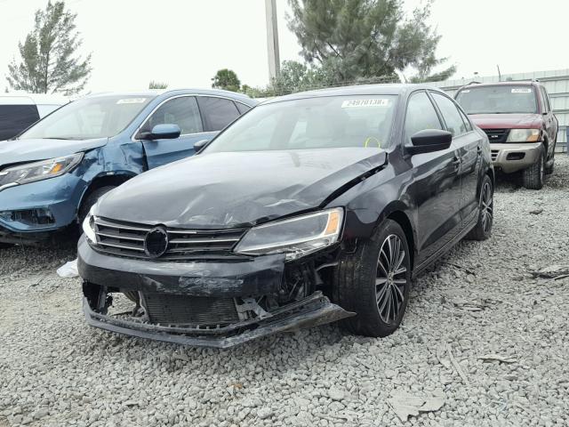 3VWD17AJ5GM411509 - 2016 VOLKSWAGEN JETTA SPOR BLACK photo 2