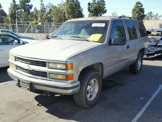 1GNEK13R0XJ406971 - 1999 CHEVROLET TAHOE K150 GRAY photo 2