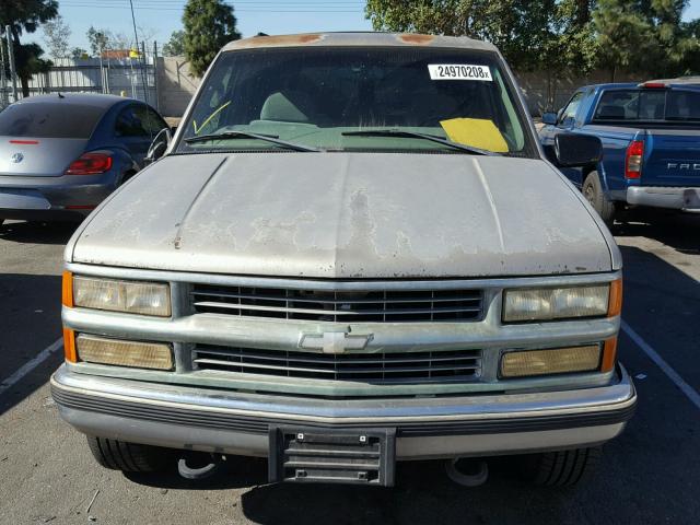 1GNEK13R0XJ406971 - 1999 CHEVROLET TAHOE K150 GRAY photo 9