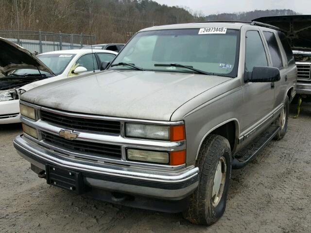 1GNEK13R0XJ329597 - 1999 CHEVROLET TAHOE K150 SILVER photo 2