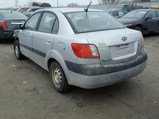 KNADE223396584827 - 2009 KIA RIO BASE SILVER photo 3