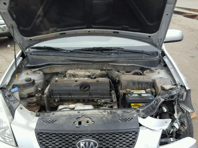 KNADE223396584827 - 2009 KIA RIO BASE SILVER photo 7