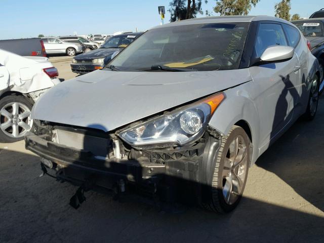 KMHTC6AD6CU054162 - 2012 HYUNDAI VELOSTER B SILVER photo 2