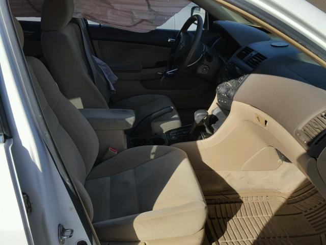 1HGCM56316A042035 - 2006 HONDA ACCORD SE WHITE photo 5