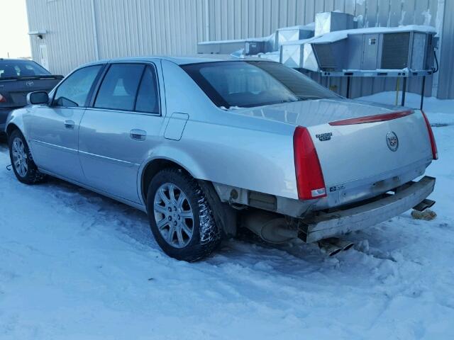 1G6KD57Y89U136617 - 2009 CADILLAC DTS SILVER photo 3