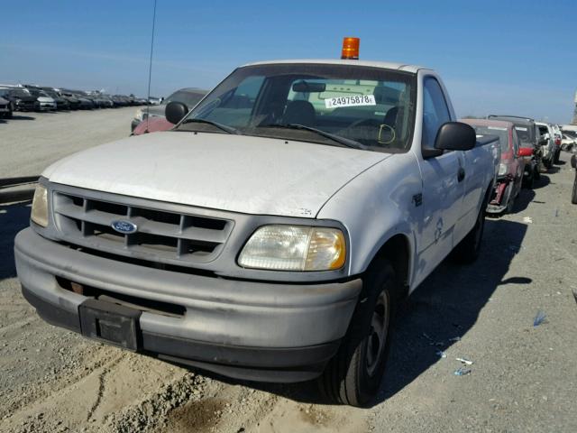 1FTRF1764WKA32372 - 1998 FORD F150 WHITE photo 2