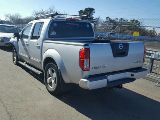 1N6AD07W48C409838 - 2008 NISSAN FRONTIER C SILVER photo 3