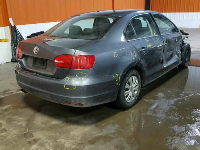 3VW2K7AJ0DM394666 - 2013 VOLKSWAGEN JETTA BASE 灰色 照片 4