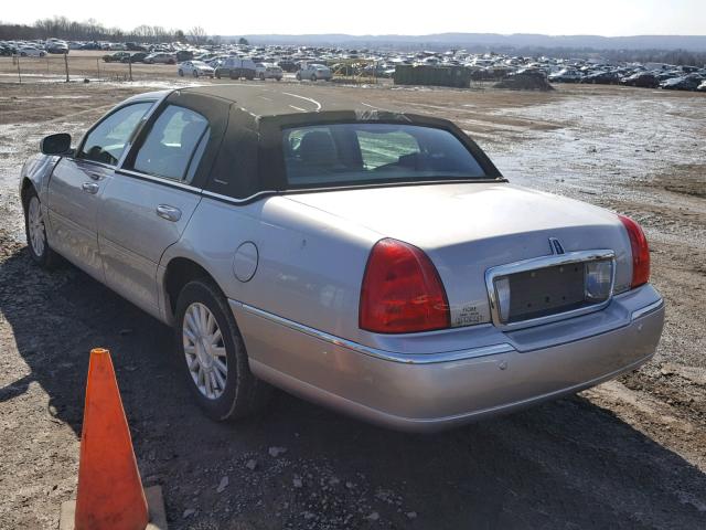 1LNHM81W54Y605014 - 2004 LINCOLN TOWN CAR E SILVER photo 3