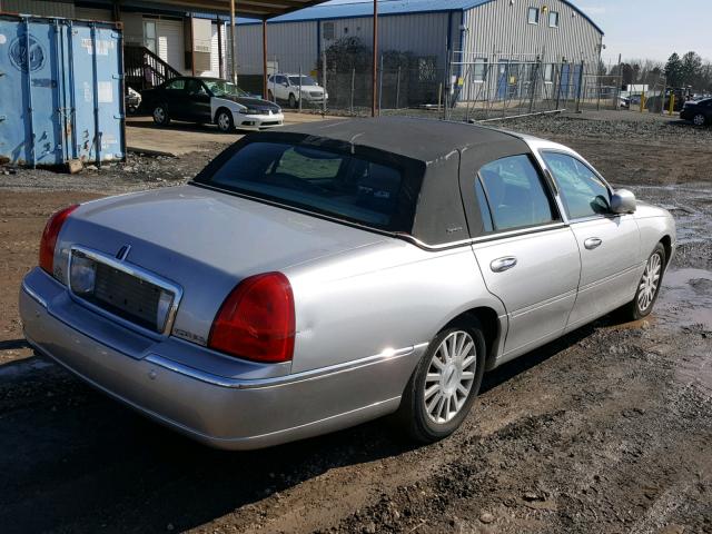 1LNHM81W54Y605014 - 2004 LINCOLN TOWN CAR E SILVER photo 4