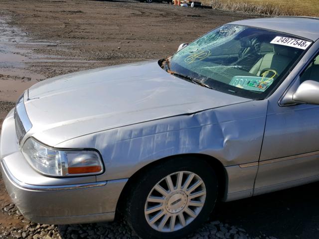 1LNHM81W54Y605014 - 2004 LINCOLN TOWN CAR E SILVER photo 9