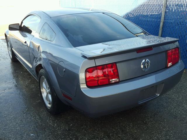 1ZVFT80N275279554 - 2007 FORD MUSTANG GRAY photo 3