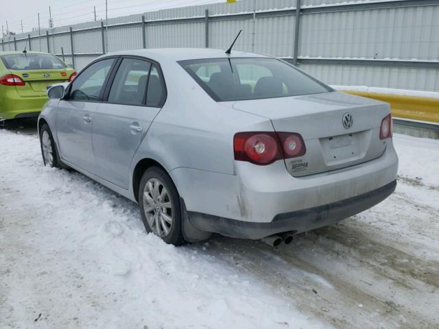 3VWAX7AJ8AM109592 - 2010 VOLKSWAGEN JETTA LIMI SILVER photo 3