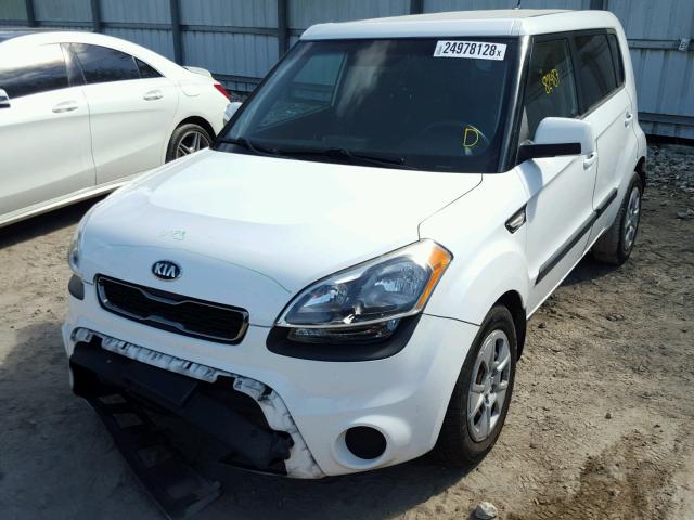 KNDJT2A55D7493673 - 2013 KIA SOUL WHITE photo 2