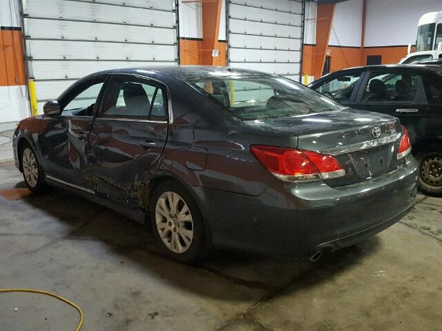 4T1BK3DB7BU409846 - 2011 TOYOTA AVALON BAS Grau Foto 3