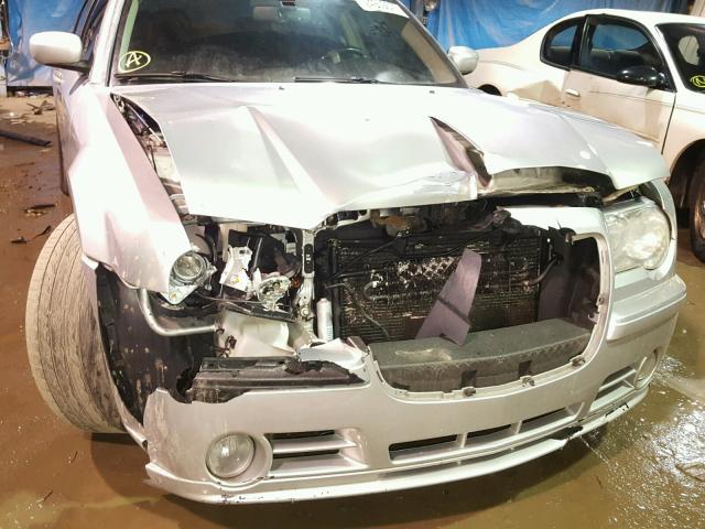 2C3KA73W76H489472 - 2006 CHRYSLER 300C SRT-8 SILVER photo 9