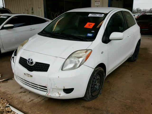 JTDJT923685198699 - 2008 TOYOTA YARIS WHITE photo 2