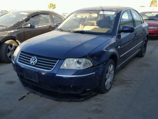 WVWRH63B82P248300 - 2002 VOLKSWAGEN PASSAT GLX BLUE photo 2