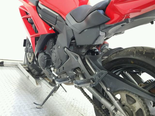 JKAEXEE17CDA03181 - 2012 KAWASAKI EX650 EC RED photo 13