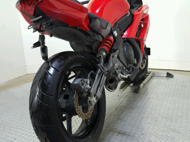 JKAEXEE17CDA03181 - 2012 KAWASAKI EX650 EC RED photo 17