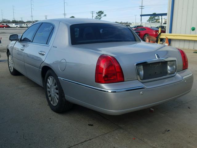 1LNHM82W83Y650977 - 2003 LINCOLN TOWN CAR S SILVER photo 3