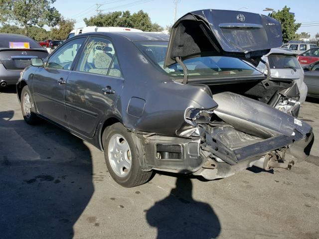 JTDBE32K820086851 - 2002 TOYOTA CAMRY LE GRAY photo 3