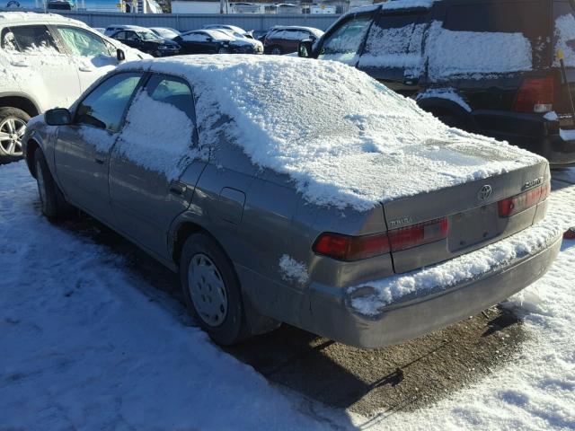 JT2BG22K7W0111533 - 1998 TOYOTA CAMRY CE SILVER photo 3