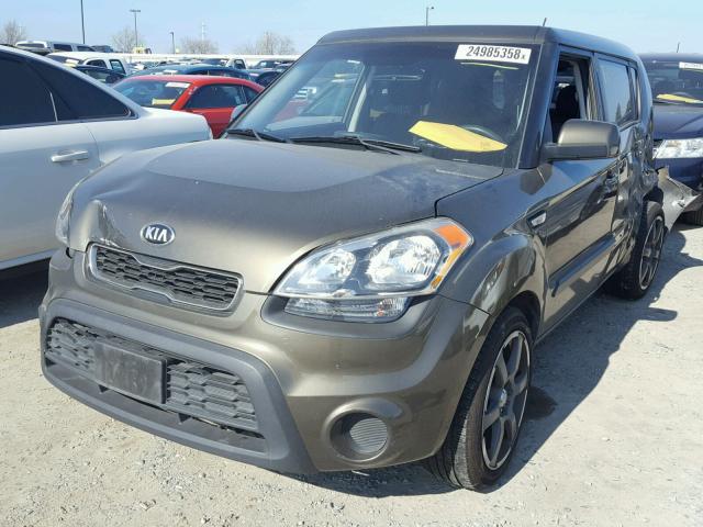 KNDJT2A5XD7553124 - 2013 KIA SOUL GREEN photo 2