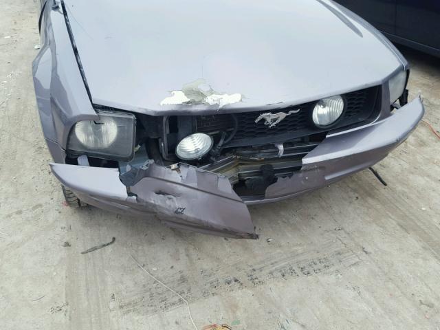 1ZVFT80NX65109635 - 2006 FORD MUSTANG GRAY photo 9