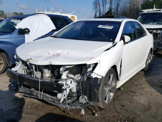 4T1BK1FK7EU540264 - 2014 TOYOTA CAMRY SE WHITE photo 2