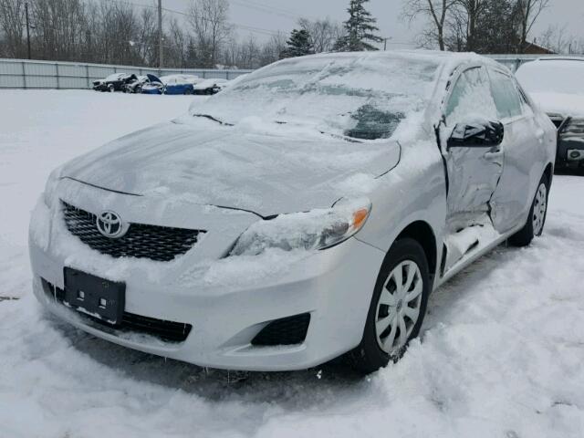 1NXBU4EE1AZ268960 - 2010 TOYOTA COROLLA BA SILVER photo 2