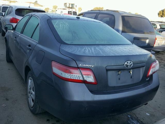 4T1BF3EK2BU715050 - 2011 TOYOTA CAMRY BASE GRAY photo 3