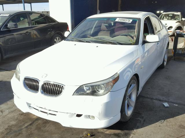WBANB33525CN66706 - 2005 BMW 545 I WHITE photo 2
