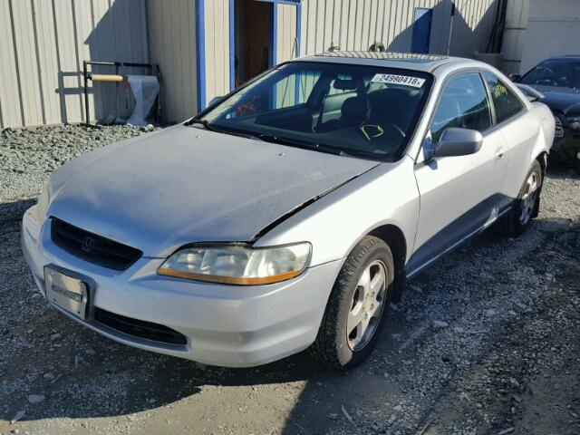 1HGCG2257YA029659 - 2000 HONDA ACCORD EX SILVER photo 2