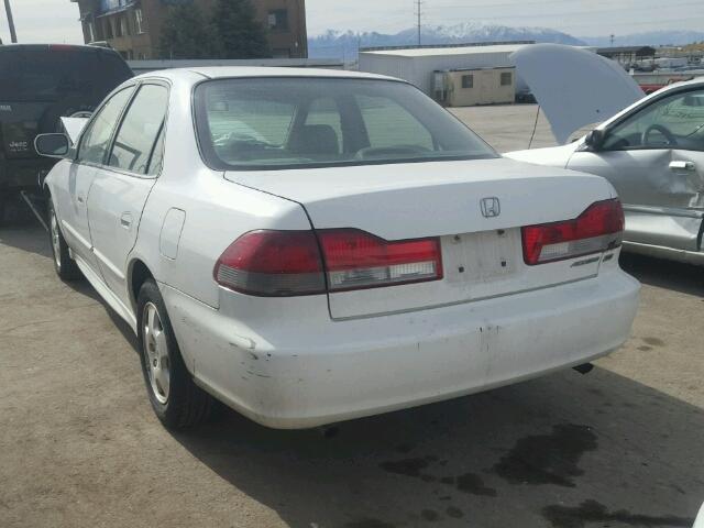 1HGCG16522A028883 - 2002 HONDA ACCORD EX WHITE photo 3