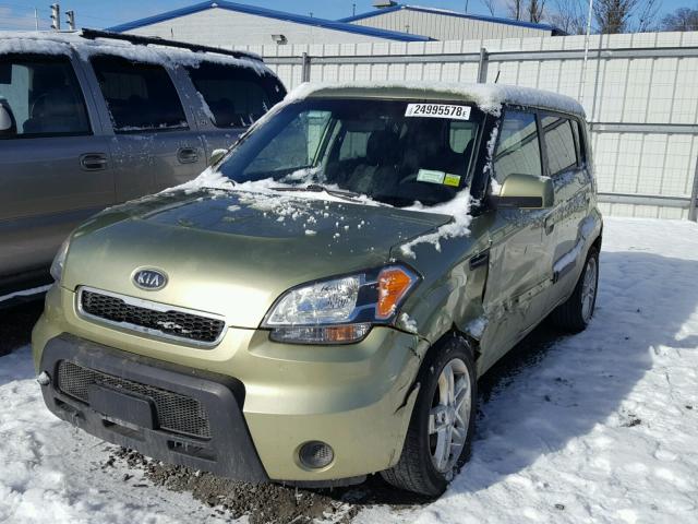 KNDJT2A21A7038451 - 2010 KIA SOUL + GREEN photo 2