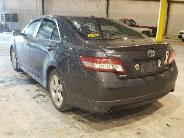 4T1BK3EK3BU622601 - 2011 TOYOTA CAMRY SE GRAY photo 3