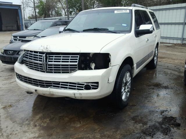 5LMFU28528LJ00775 - 2008 LINCOLN NAVIGATOR WHITE photo 2